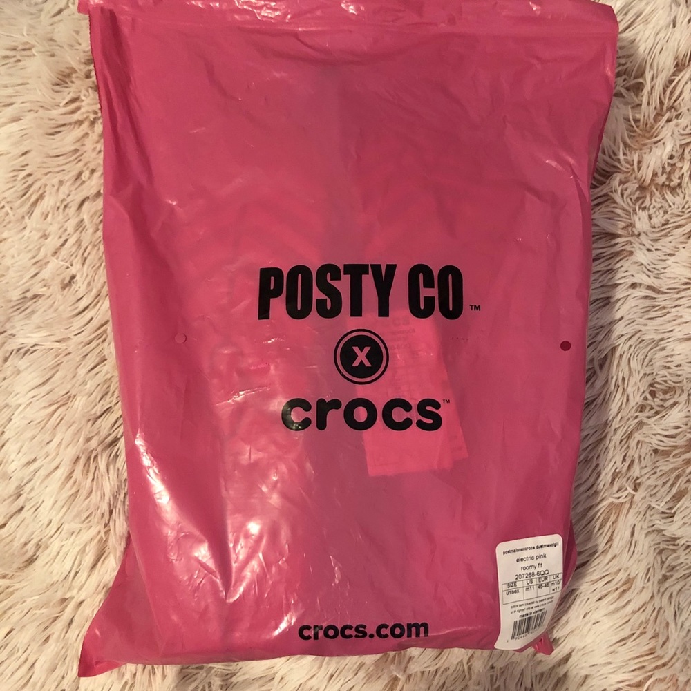 Post Malone NIB Unisex Crocs Electric Pink - Picture 2 of 7
